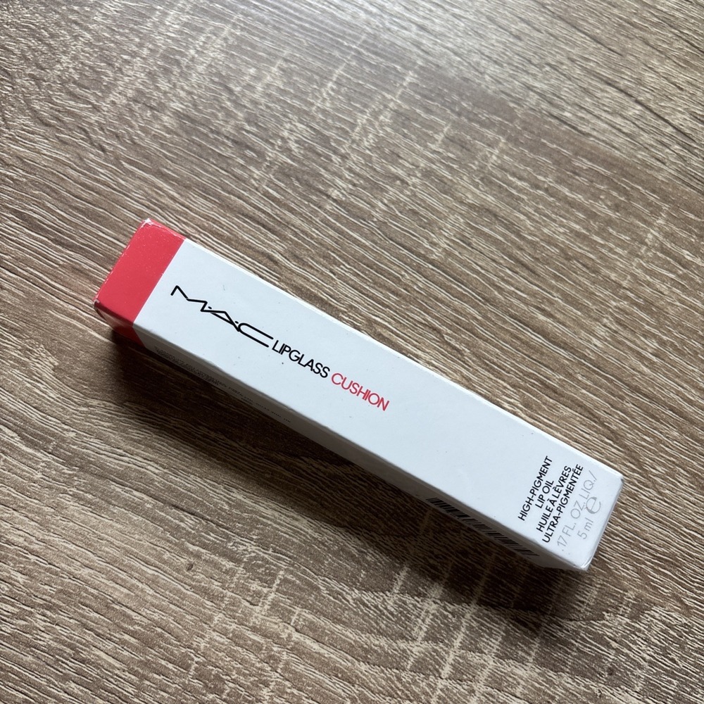 MAC lipglass 237 Lipglass Cushion high pigment lip oil  new in box